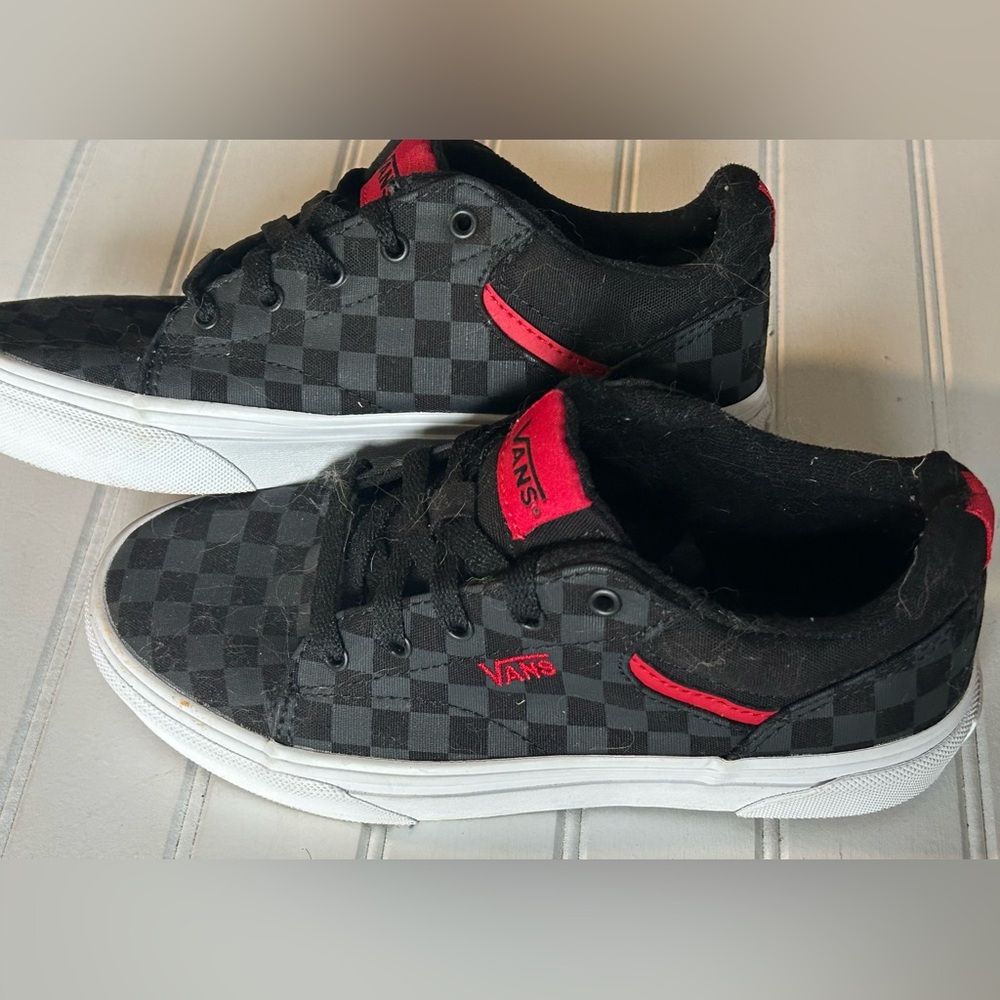 VANS off the wall youth size 3 sneakers in new condition